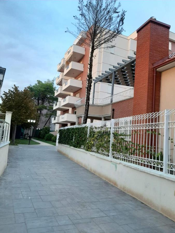 Milka Apartment Golem  Bagian luar foto
